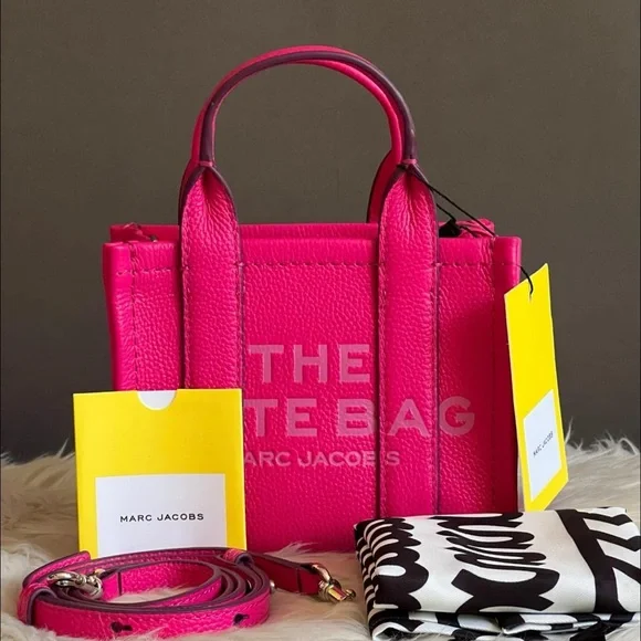 H053L01RE22 - Marc Jacobs The Leather Micro Tote Bag - Picture 13 of 14